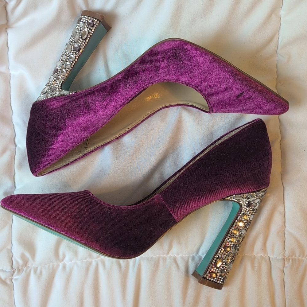 Betsey Johnson 5.5 Corie Purple Velvet Heels With Rhinestone Studded Heels, NEW - Picture 6 of 9